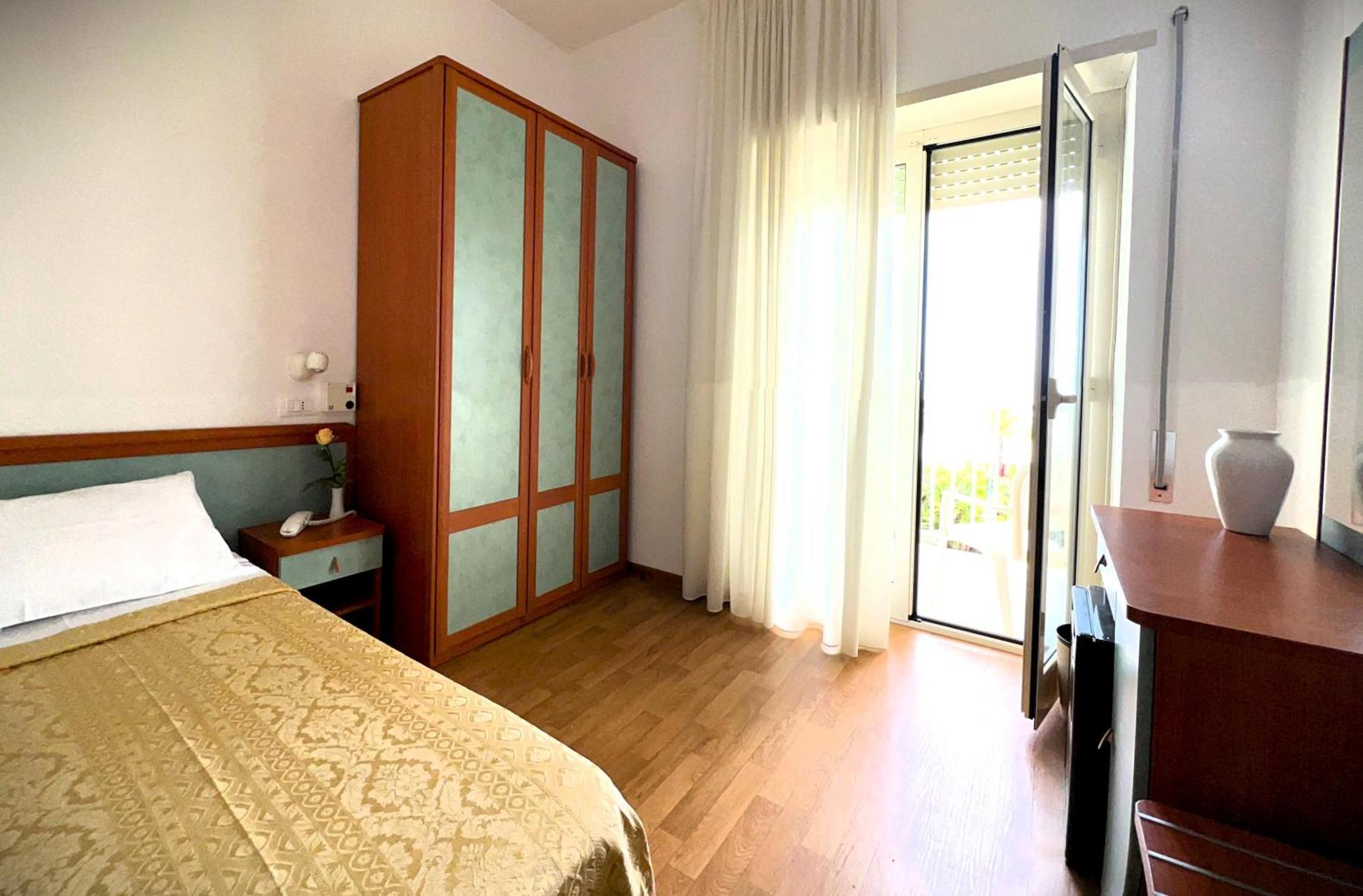 Hotel Parco Delle Rose Silvi Marina Exterior photo