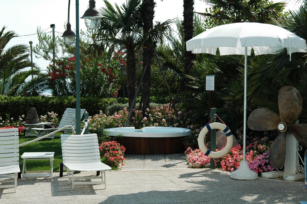 Hotel Parco Delle Rose Silvi Marina Exterior photo